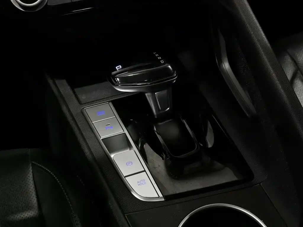 Hyundai Elantra 2020 — фото 13