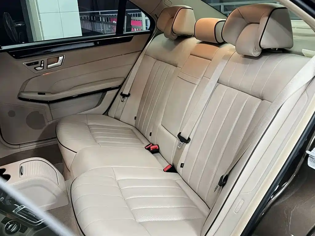 Mercedes-Benz E-Class 2015 — фото 12