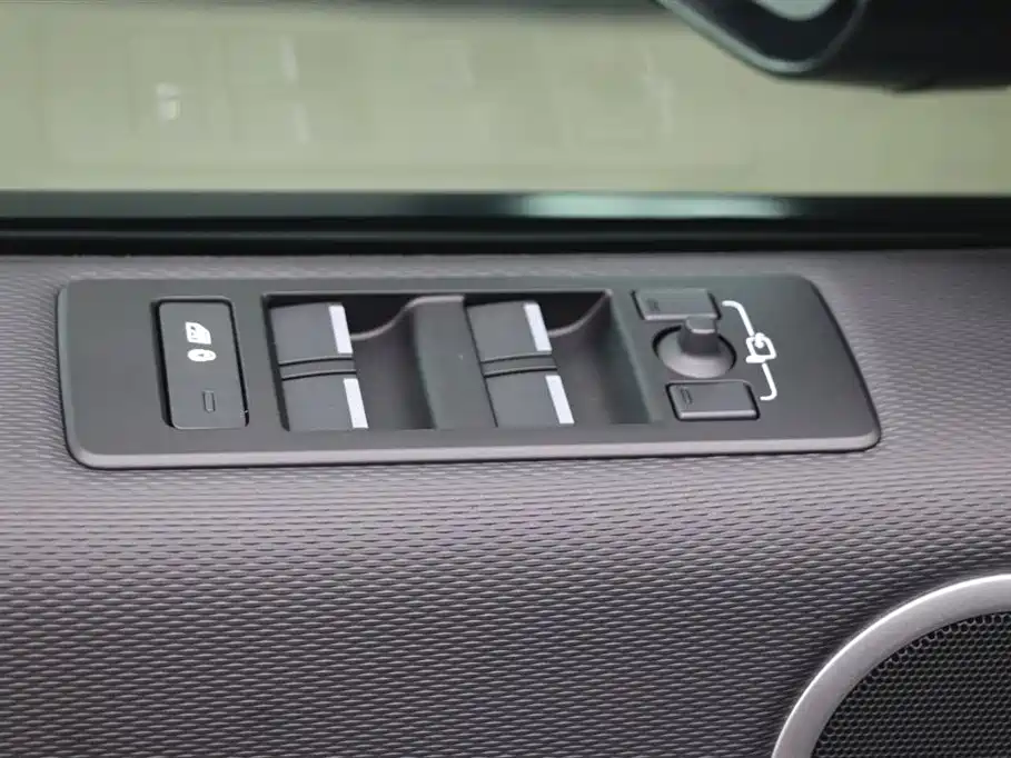 Land Rover Discovery 2023 — фото 11