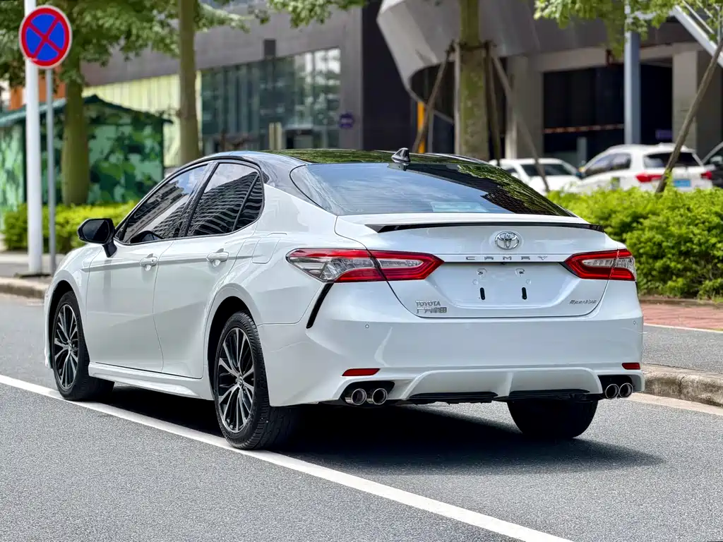 Toyota Camry 2018 — фото 5