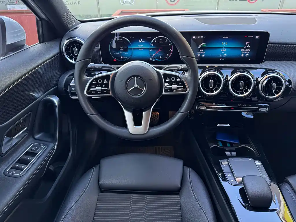 Mercedes-Benz A-Class 2020 — фото 13