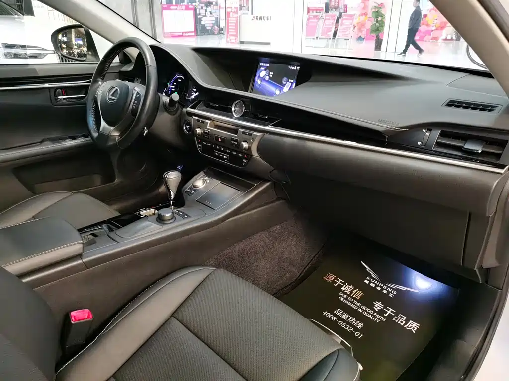 Lexus ES 2015 — фото 13