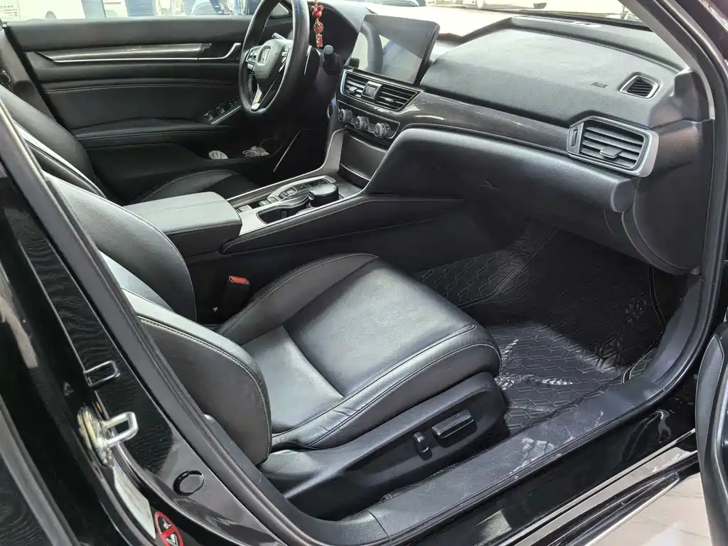 Honda Accord 2022 — фото 11
