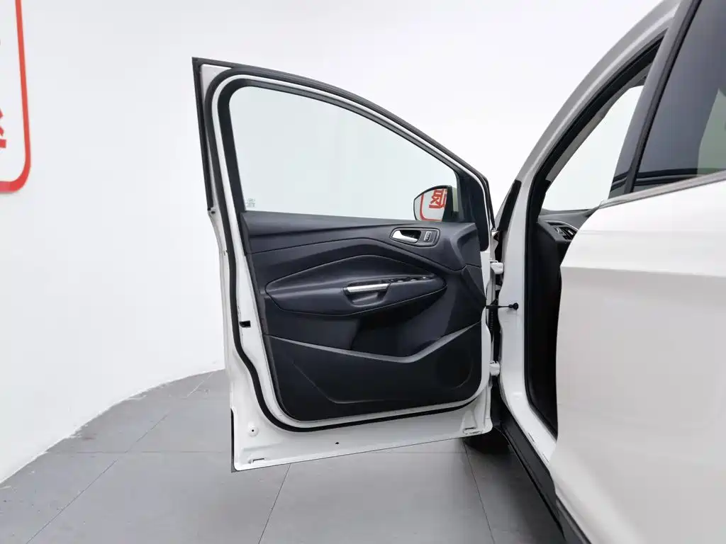 Ford Kuga 2015 — фото 8
