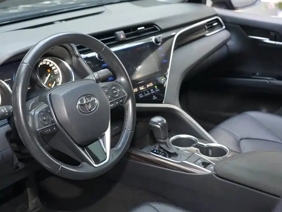 Toyota Camry 2020 — фото 11