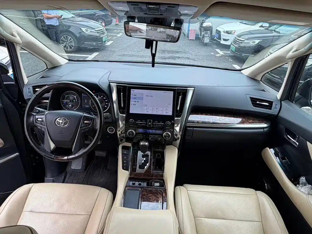 Toyota Alphard 2023 — фото 6