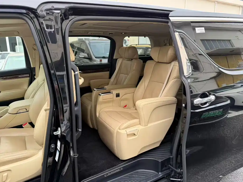 Toyota Alphard 2023 — фото 7