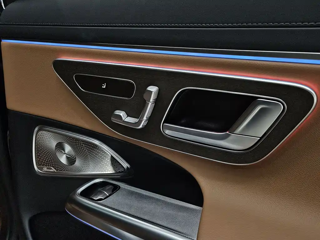 Mercedes-Benz E-Class 2025 — фото 16