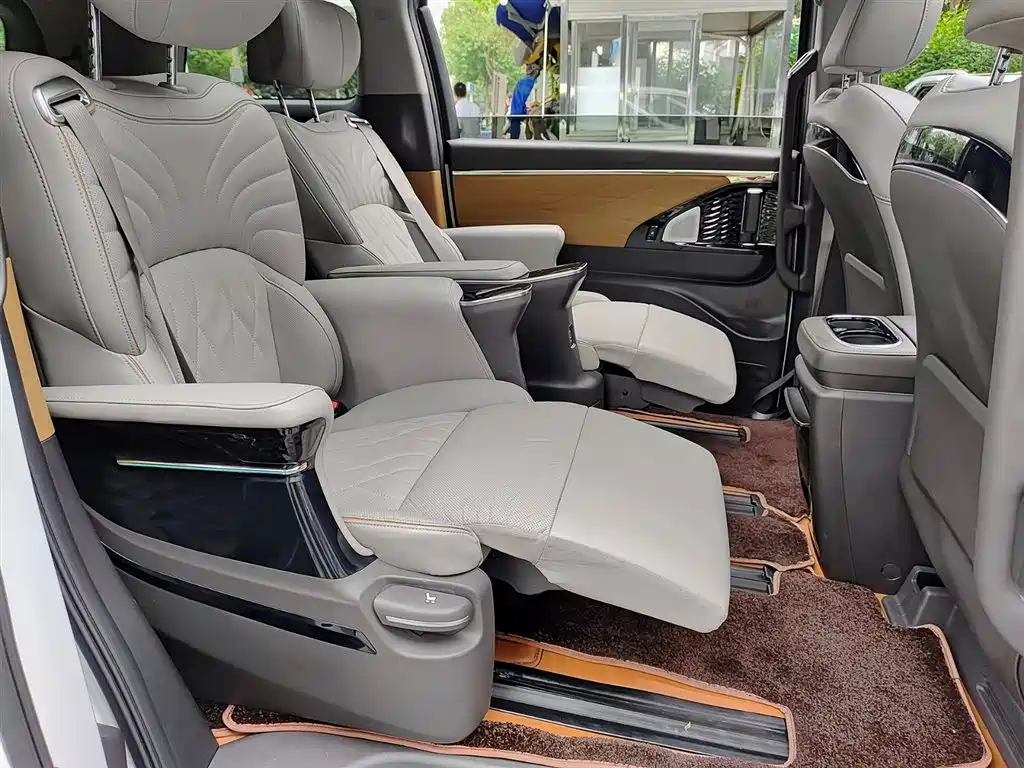 GAC Motor Trumpchi M8 2024 — фото 11