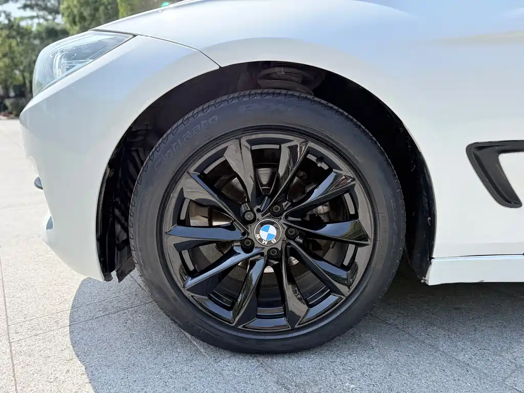 BMW 3 Series GT 2018 — фото 16