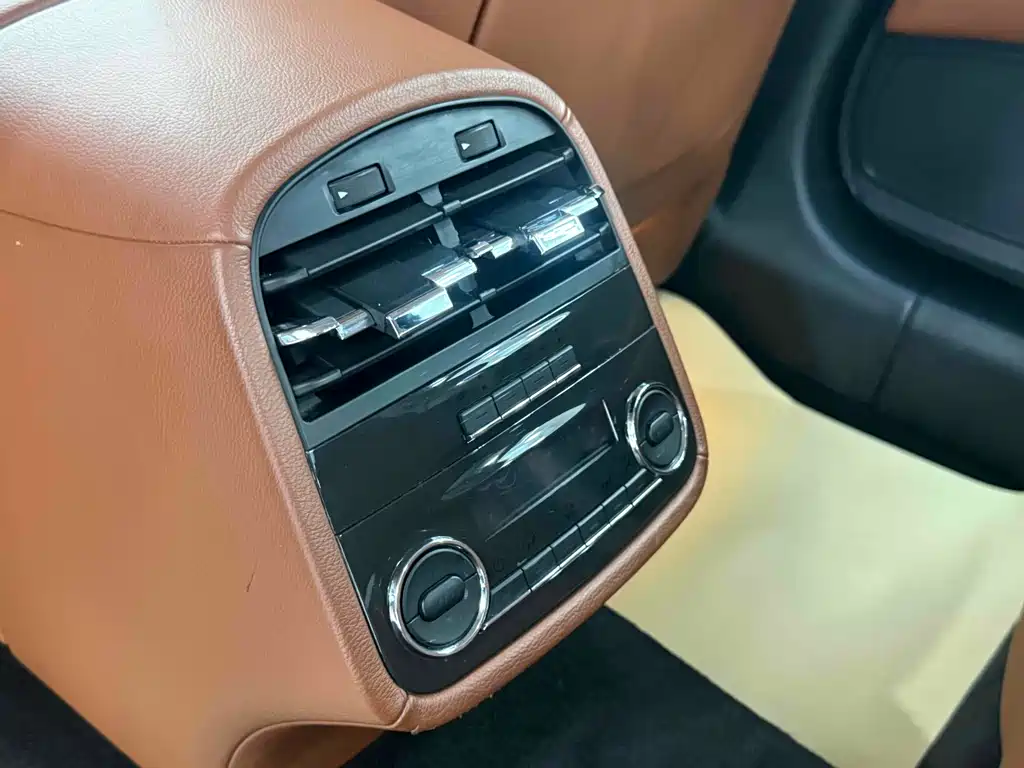 Maserati Quattroporte 2016 — фото 18
