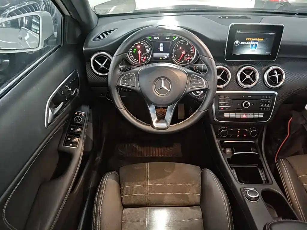 Mercedes-Benz A-Class 2017 — фото 11