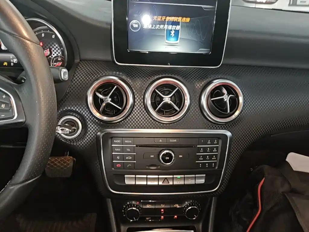 Mercedes-Benz A-Class 2017 — фото 13