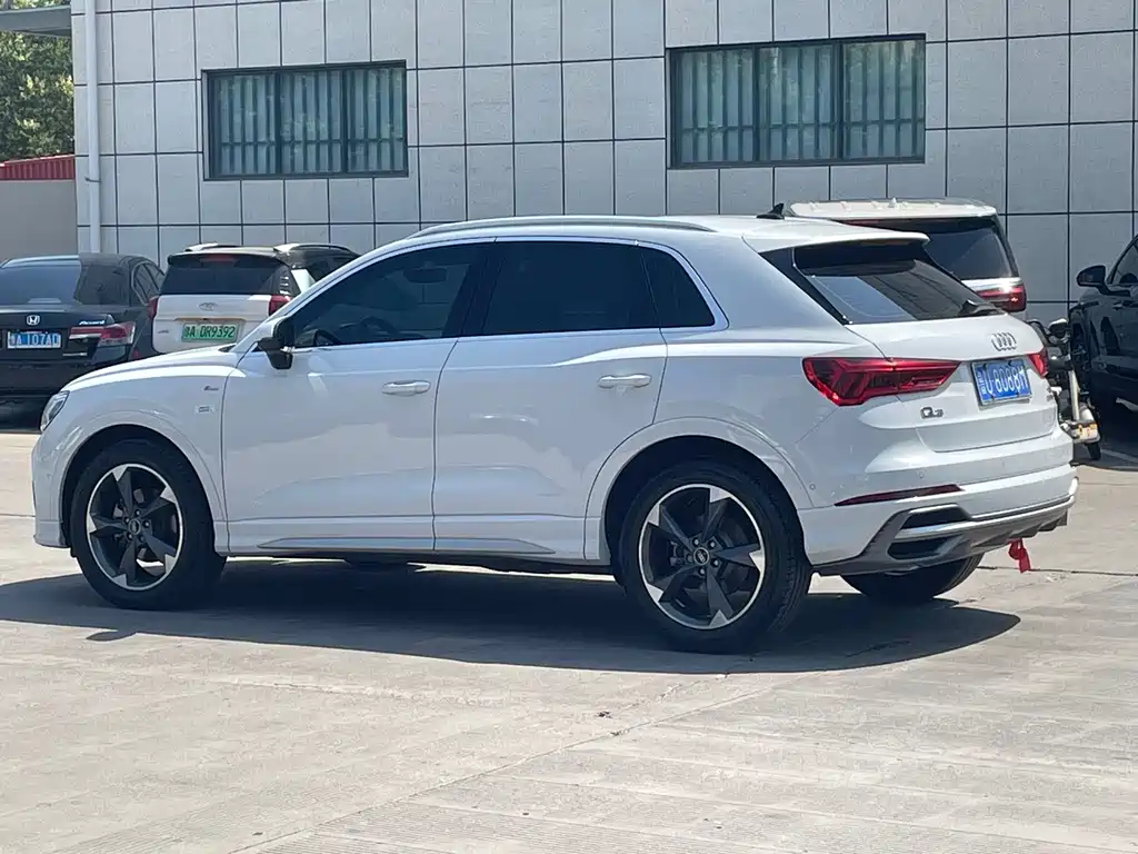 Audi Q3 2022 — фото 10
