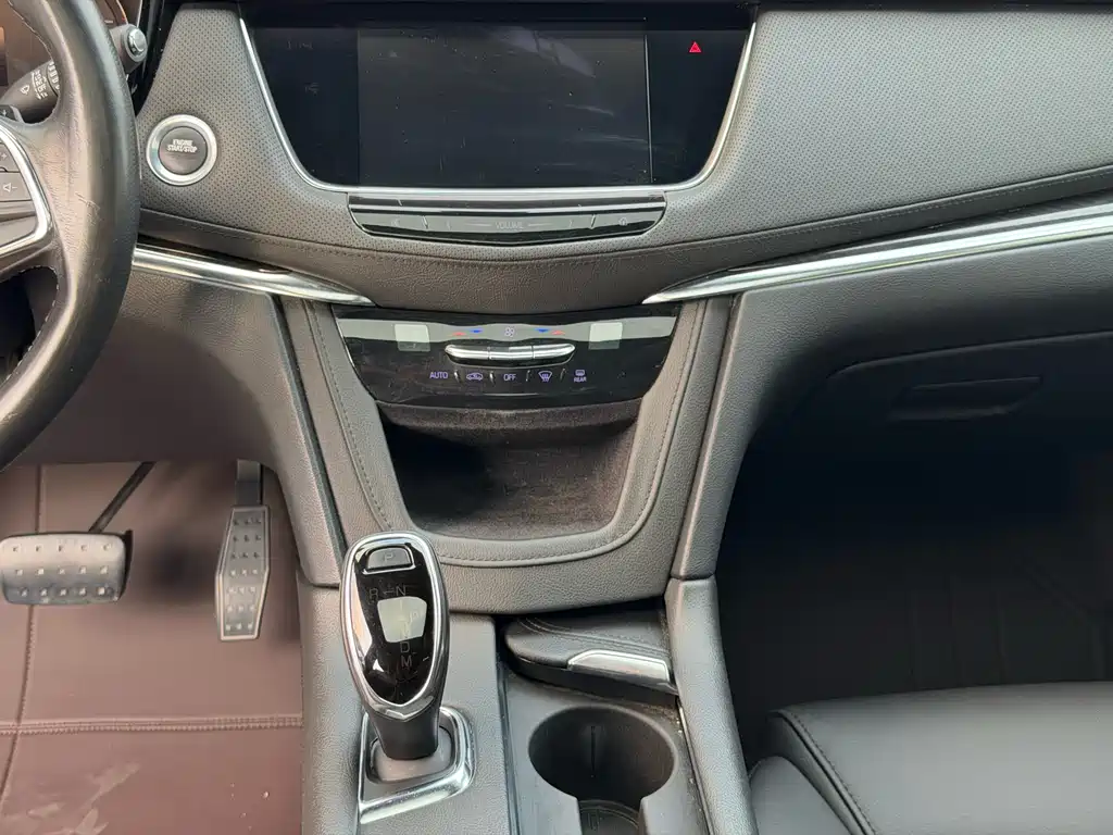 Cadillac XT5 2018 — фото 14