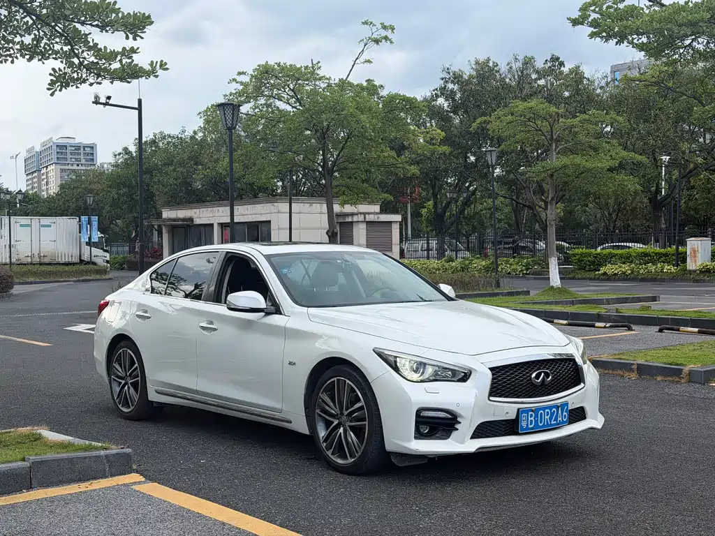 Infiniti Q50L 2015
