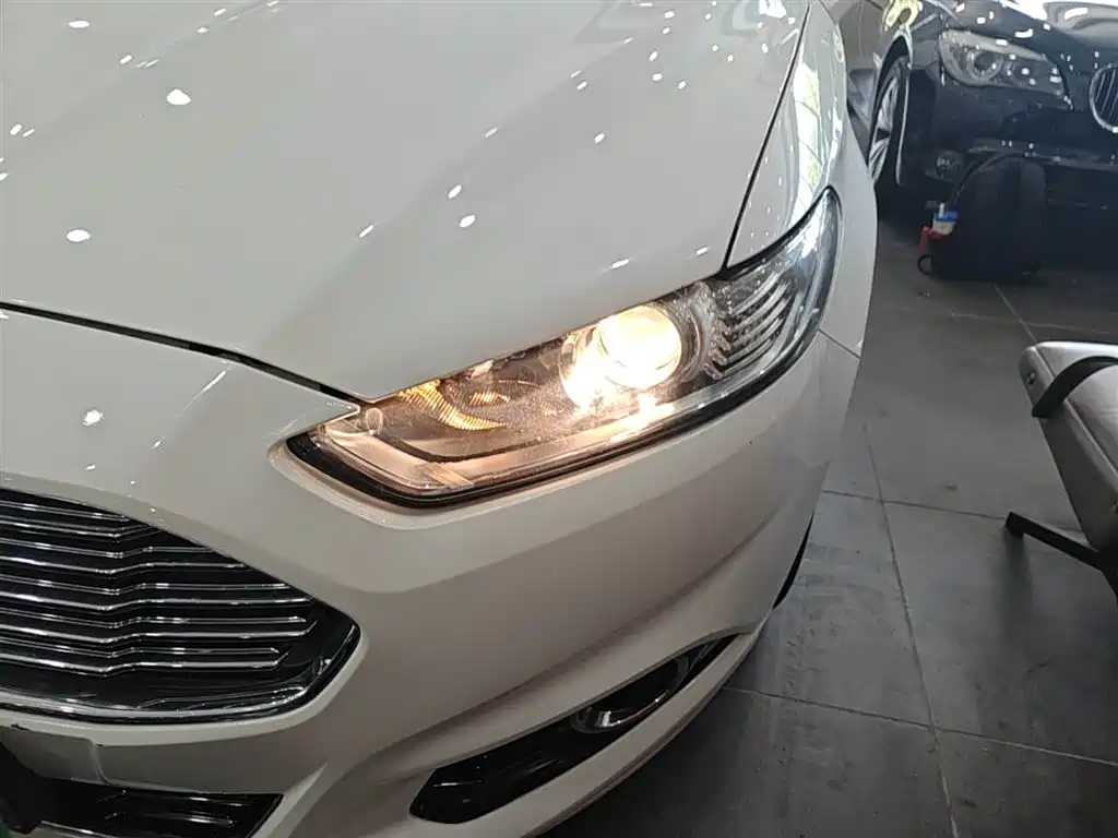 Ford Mondeo 2015 — фото 24