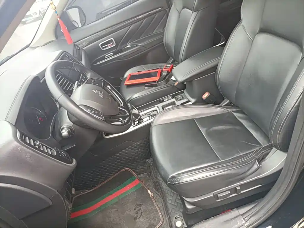 Mitsubishi Outlander 2020 — фото 15