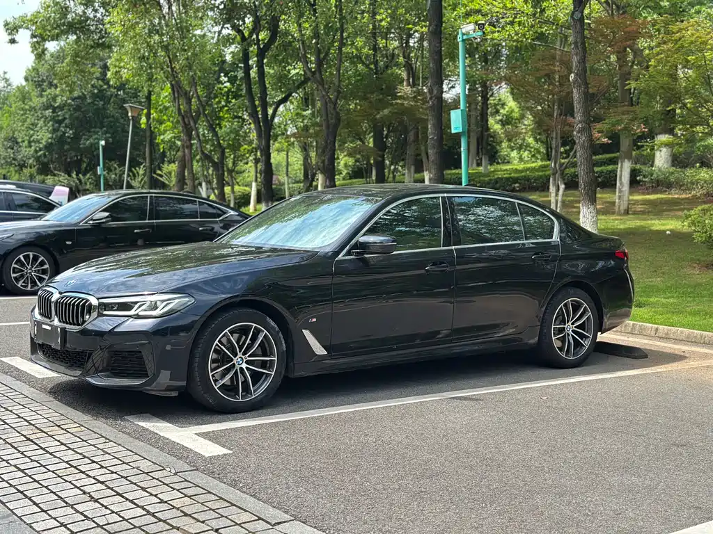BMW 5 Series 2022 — фото 1