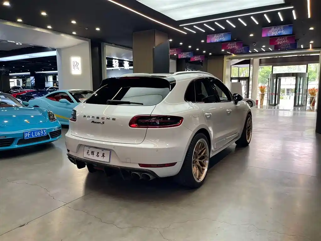 Porsche Macan 2018 — фото 19
