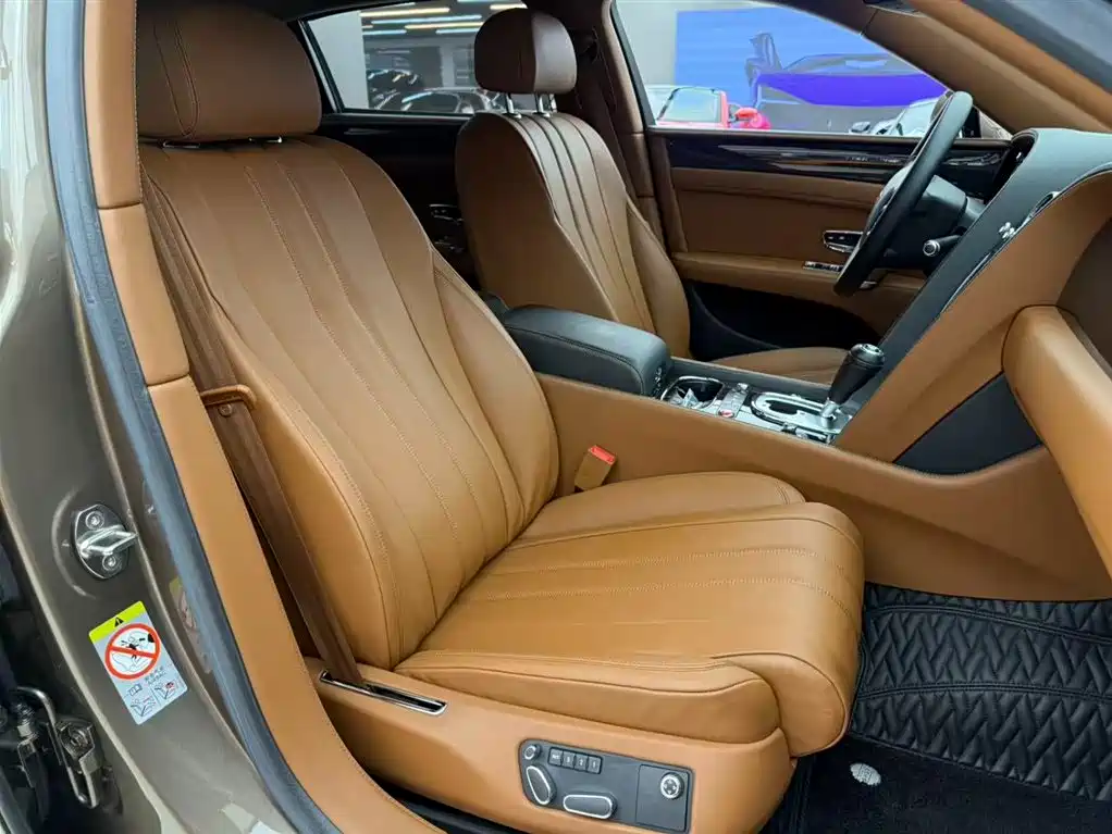 Bentley Flying Spur 2015 — фото 11