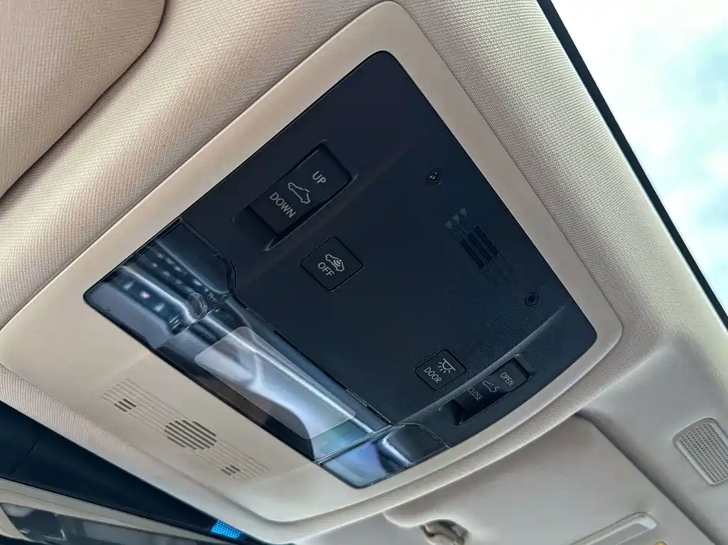Lexus ES 2019 — фото 19