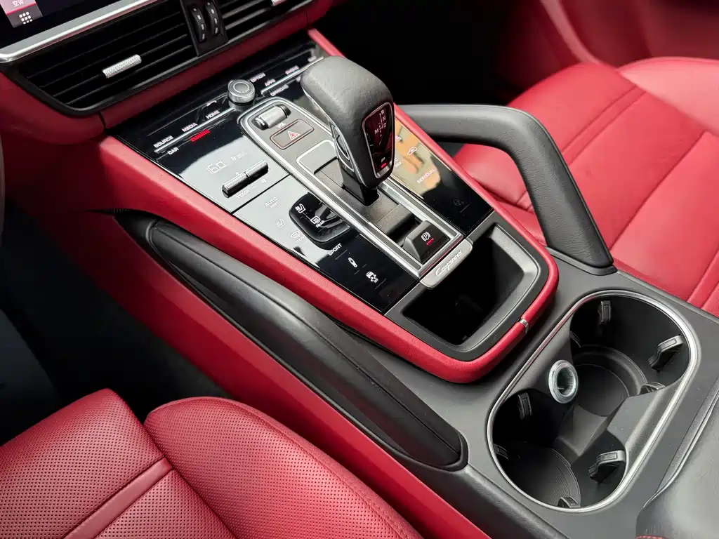 Porsche Cayenne 2019 — фото 17