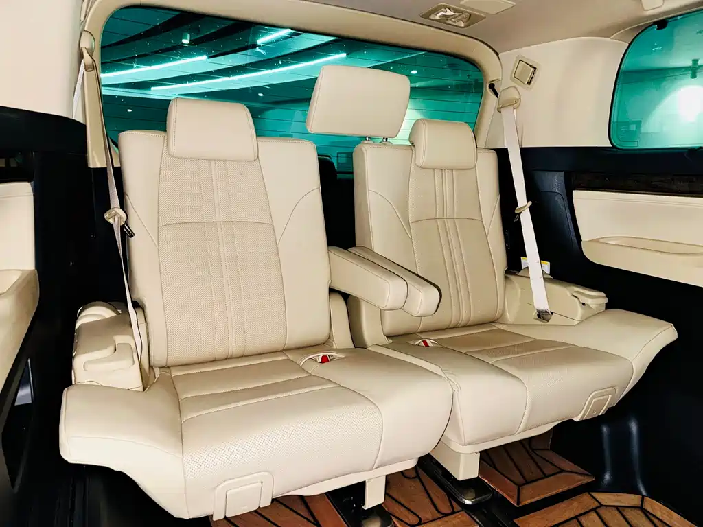 Toyota Alphard 2022 — фото 14