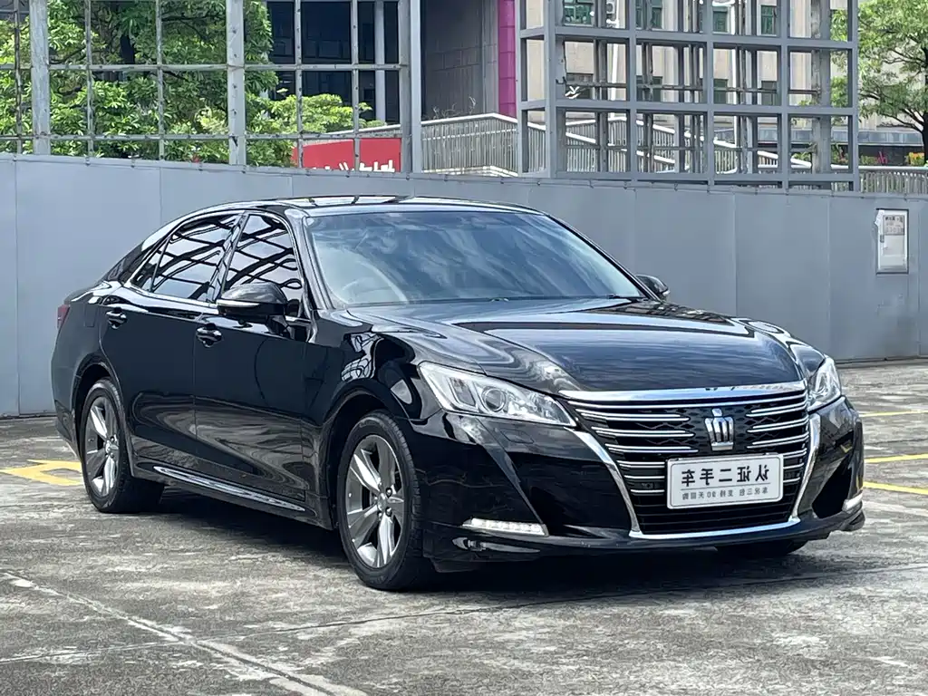 Toyota Crown 2017 — фото 3