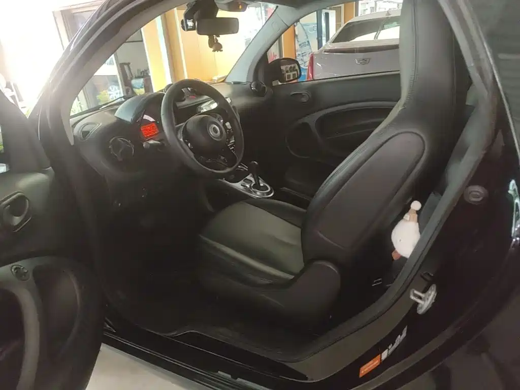 smart Fortwo 2018 — фото 16