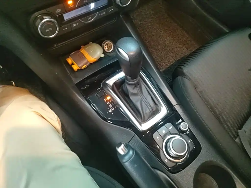 Mazda 3 Axela 2016 — фото 14