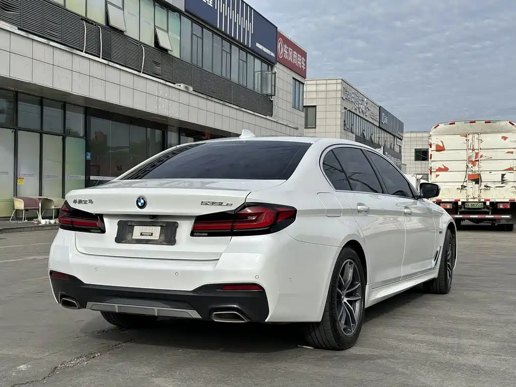 BMW 5 Series New Energy 2022 — фото 6