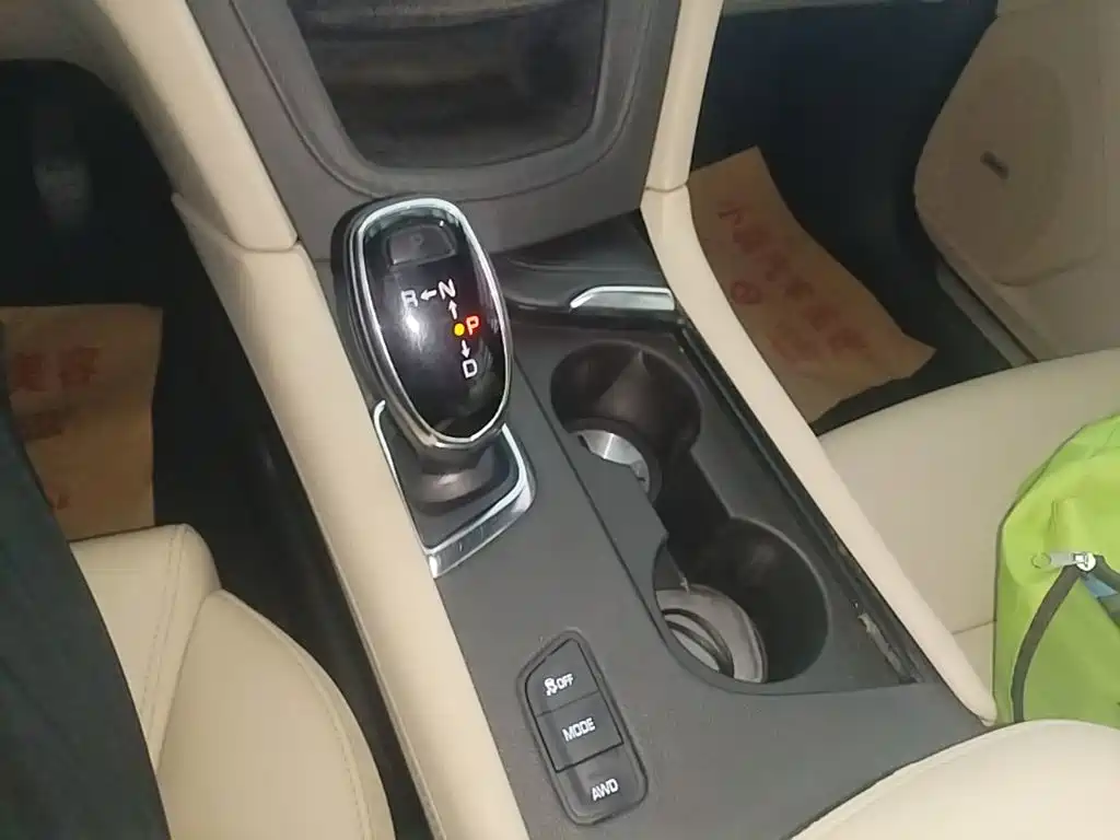Cadillac XT5 2017 — фото 14