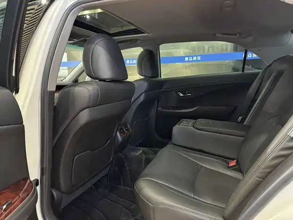 Toyota Crown 2012