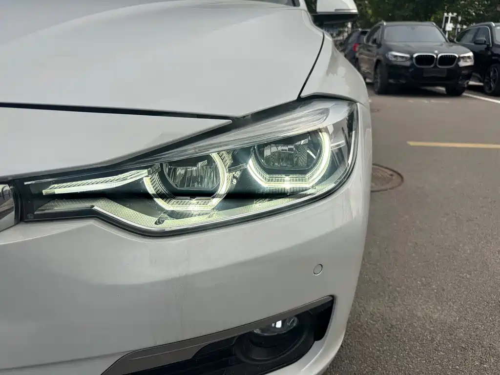 BMW 3 Series 2019 — фото 19