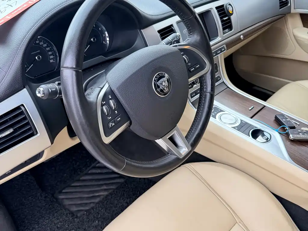 Jaguar XF 2015 — фото 9