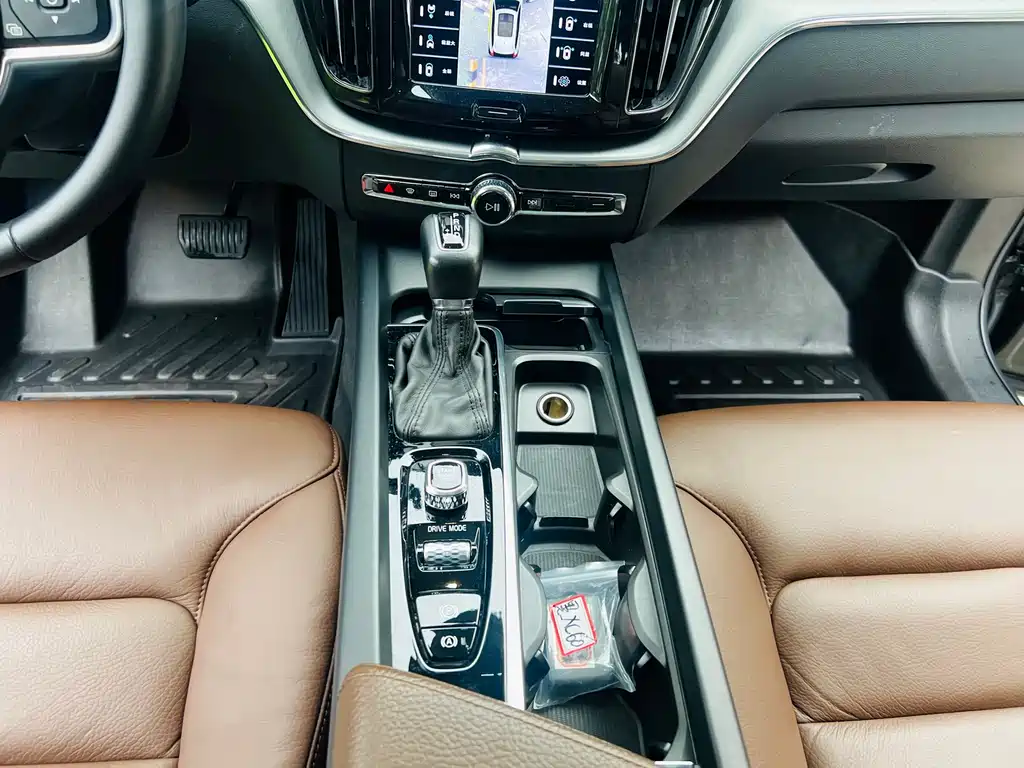 Volvo XC60 2020 — фото 17