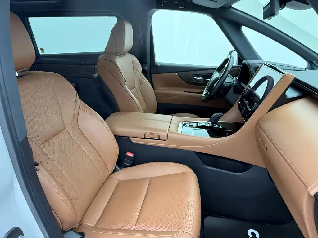Toyota Alphard 2023 — фото 13