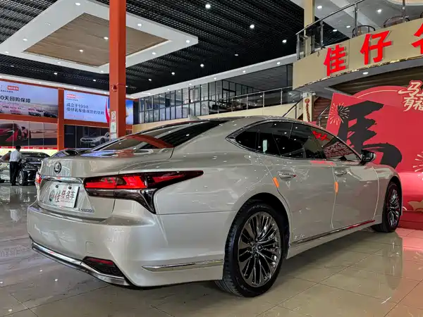 Lexus LS 2018