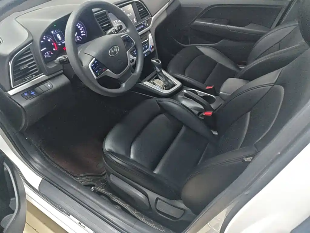 Hyundai Elantra 2018 — фото 15