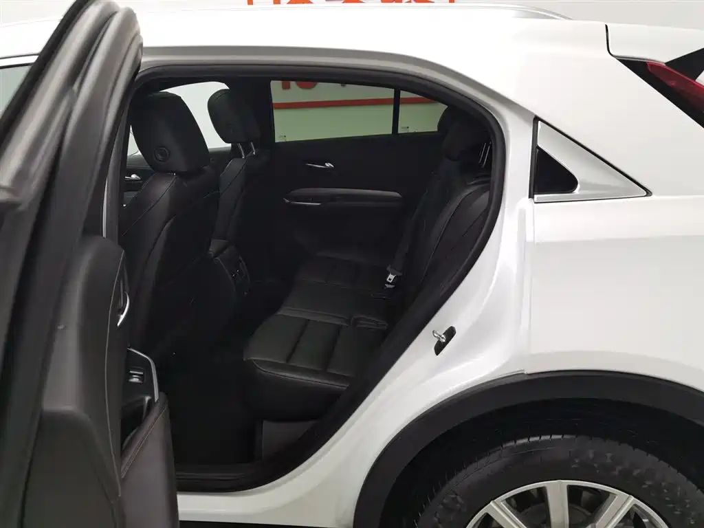 Cadillac XT4 2020 — фото 15