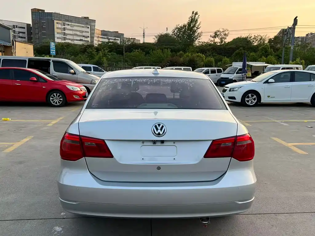 Volkswagen Jetta 2016 — фото 11