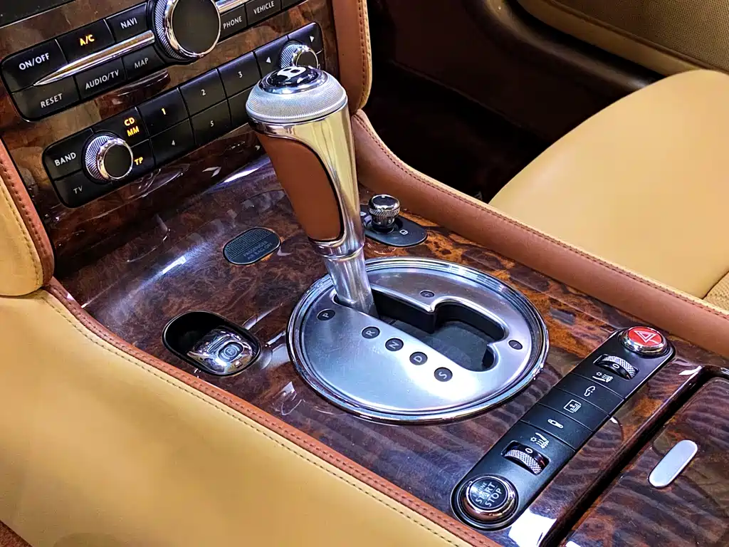 Bentley Flying Spur 2010 — фото 15