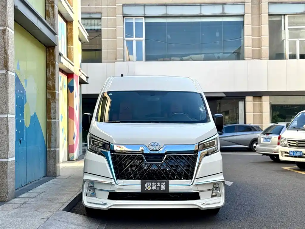 Toyota Hiace 2025 — фото 2