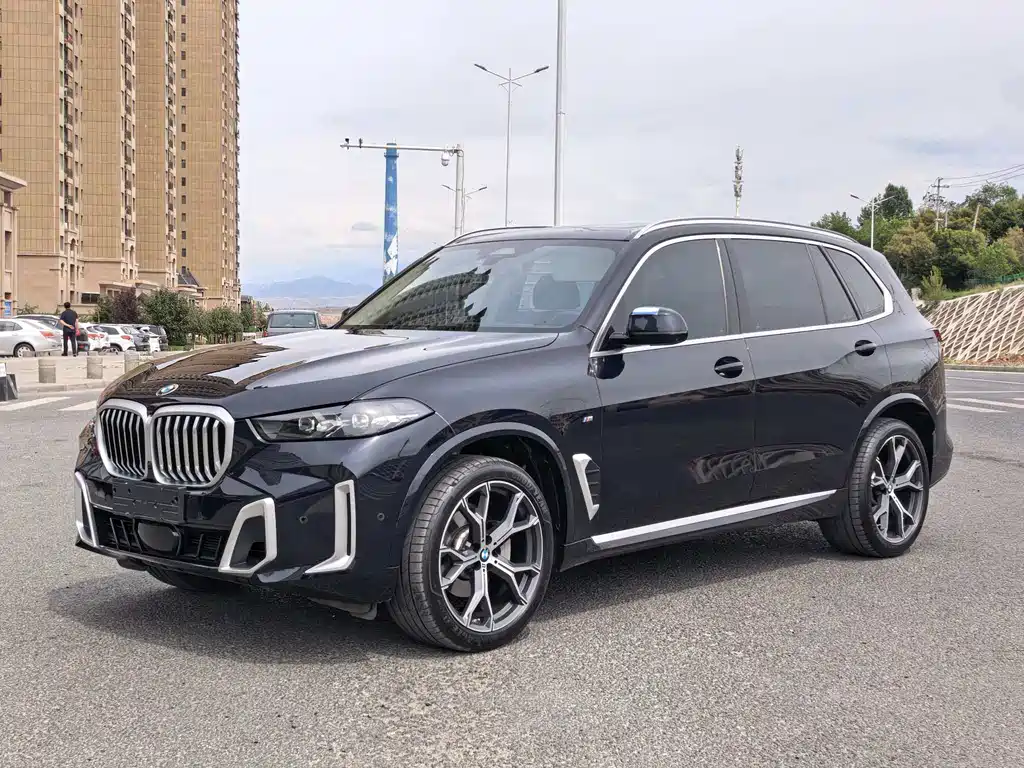 BMW X5 2025 — фото 1