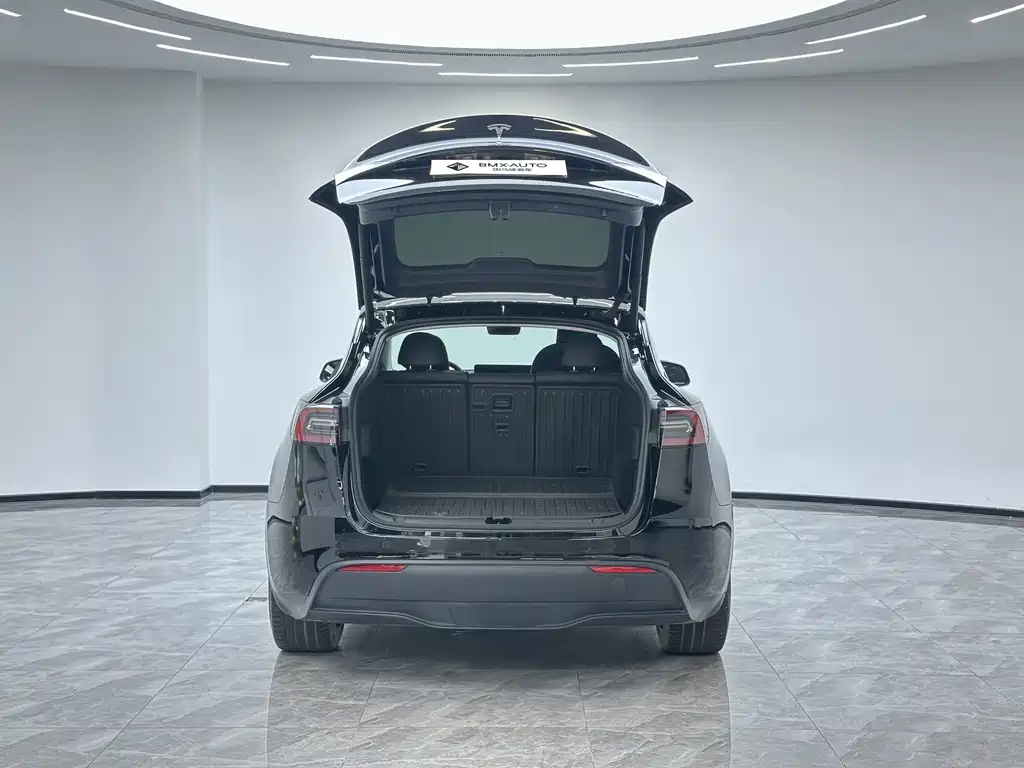 Tesla Model Y 2024 — фото 10