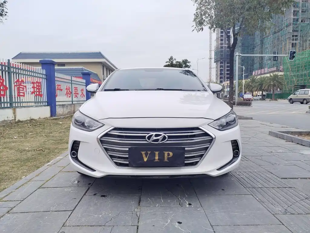 Hyundai Elantra 2017 — фото 2