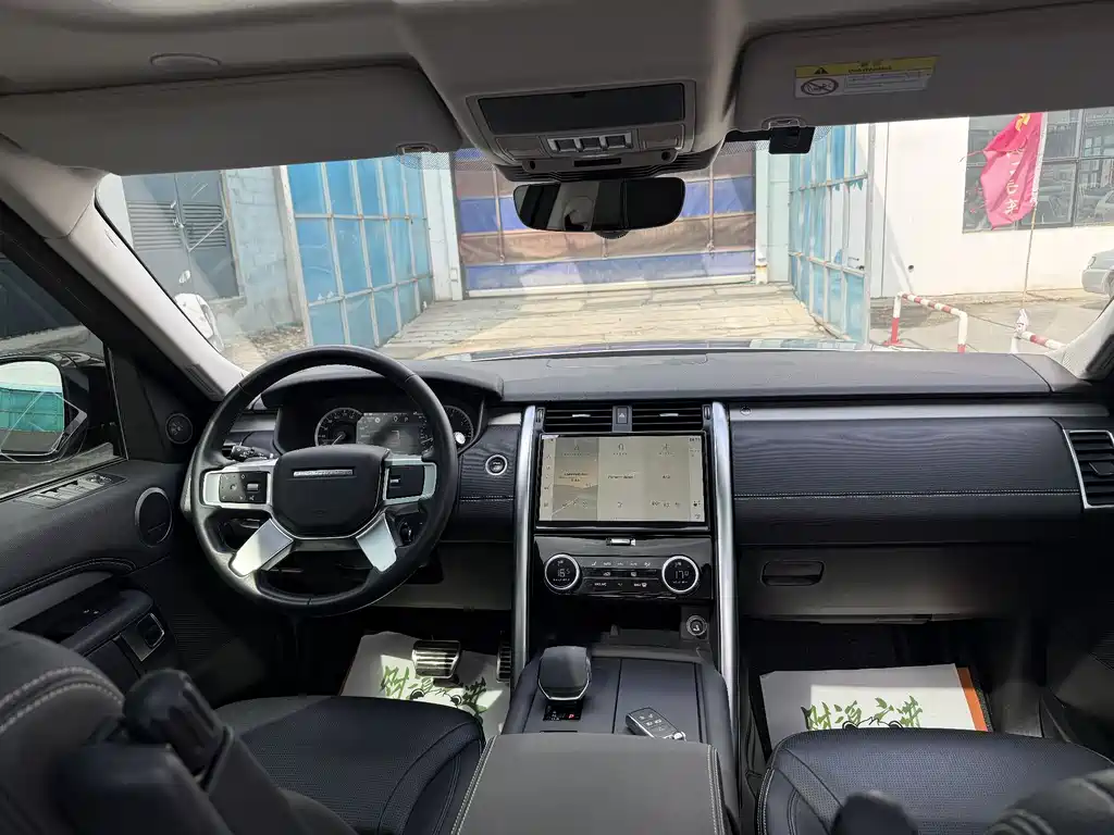 Land Rover Discovery 2023 — фото 17
