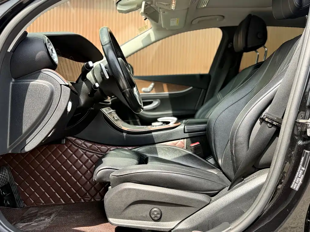 Mercedes-Benz E-Class 2018 — фото 20