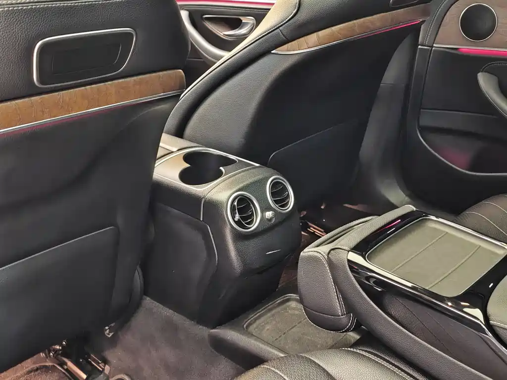 Mercedes-Benz E-Class 2017 — фото 25